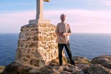Santiago de Compostela (Oude stad) - Na hun tocht naar Santiago de Compostela gaan pelgrims vaak nog naar Kaap Finisterre. In vroegere tijden dachten mensen dat bij Kaap... Santiago de Compostela (Oude stad) - Na hun tocht naar Santiago de Compostela gaan pelgrims vaak nog naar Kaap Finisterre. In vroegere tijden dachten mensen dat bij Kaap...