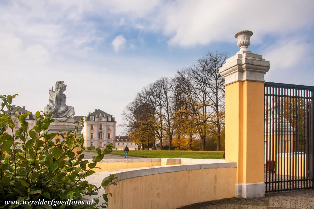 Slot Augustusburg in Brühl - Slot Augustusburg staat in de Duitse stad Brühl, het werd tussen 1725 en 1768 gebouwd op de ruïne van een waterburcht.... Slot Augustusburg in Brühl - Slot Augustusburg staat in de Duitse stad Brühl, het werd tussen 1725 en 1768 gebouwd op de ruïne van een waterburcht....