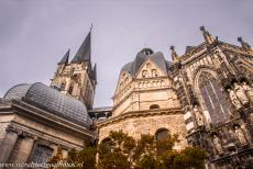 Dom van Aken - Dom van Aken: Rechts de oorspronkelijke Paltskapel, links de Hongaarse kapel en de toren.&nbsp;In de&nbsp;klokkentoren hangen acht klokken; ze...