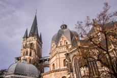 Dom van Aken - Dom van Aken: Het hoge, centrale achthoekige gewelf van de&nbsp;Dom&nbsp;was&nbsp;de Paltskapel van Karel de Grote; het is een...