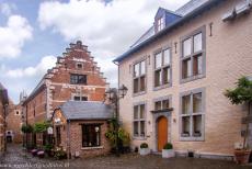 Vlaams Begijnhof Tongeren - Vlaamse Begijnhoven: Aan het pleintje Onder de Linde staan de oudste huizen van het Vlaams Begijnhof Sint-Catharina in Tongeren. Het...