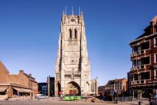 Vlaams Begijnhof van Tongeren - De toren van de Onze-Lieve-Vrouwebasiliek in Tongeren deed dienst als het belfort van de stad. De basiliek werd een paar keer verwoest door brand...