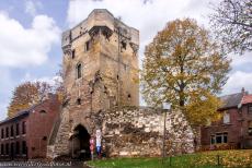 Vlaams Begijnhof van Tongeren - Het Begijnhof Sint-Catharina van Tongeren ligt achter de Moerenpoort; de stadspoort staat ook bekend als de Moerentoren. Tussen 1257 en 1264 werd...