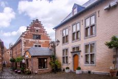 Vlaams Begijnhof van Tongeren - In een schilderachtig hoekje van het Vlaamse Begijnhof in Tongeren staat Herberg De Pelgrim, een voormalig begijnenhuisje uit 1632. Het grote...