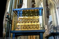 Dom van Keulen - Dom van Keulen: De Driekoningenschrijn bevat de&nbsp;relikwie&euml;n van de Drie Koningen. De schrijn werd rond 1200 gemaakt van goud en bezet met...