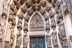 Dom van Keulen - Dom van Keulen: Het&nbsp;Driekoningenportaal van de Dom staat ook bekend als het Portaal van de Drie Wijzen; het timpaan stelt de Verschijning van...