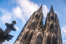 Dom van Keulen - De Dom van Keulen had door geldgebrek meer dan 350 jaar geen torens; pas in&nbsp;1880&nbsp;werden de&nbsp;twee torens gebouwd,&nbsp;geheel in...