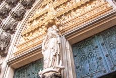 Dom van Keulen - Dom van Keulen: Het&nbsp;beeld van Moeder Maria in het hoofportaal. In 1164 kwam de Dom&nbsp;in het bezit van de&nbsp;relieken van de Drie...