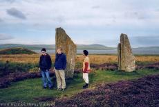 Neolithisch Orkney - Hart van Neolithisch Orkney: De Ring of Brodgar is een stenen cirkel uit 2500-2000 voor Chr. op Mainland Orkney. Op enkele stenen staan Noorse...
