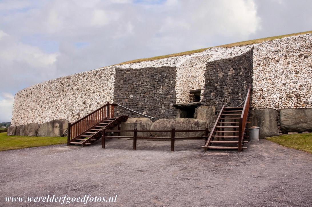 Bend of the Boyne - Newgrange - Brú na Bóinne - Archaeological Ensemble of the Bend of the Boyne: The white quartz façade of Newgrange. Newgrange is the most... Bend of the Boyne - Newgrange - Brú na Bóinne - Archaeological Ensemble of the Bend of the Boyne: The white quartz façade of Newgrange. Newgrange is the most...