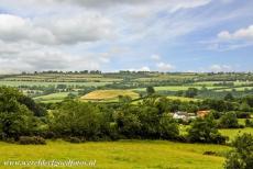 Bend of the Boyne - Newgrange - Brú na Bóinne-Archaeological Ensemble of the Bend of the Boyne: Newgrange viewed from the passage tomb Knowth. Visitors...