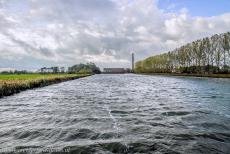 Wouda Steam Pumping Station - A powerful autumn storm approaches the Wouda Steam Pumping Station. During wet seasons, the pumping stations pump the water from the polders...