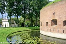 Stelling van Amsterdam - De Stelling van Amsterdam: Het torenfort aan de Ossenmarkt in Weesp werd in 1861 gebouwd als een uitbreiding van deze vestingstad. De...