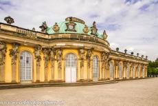 Slot Sanssouci in Potsdam - Het ontwerp van Slot Sanssouci was gebaseerd op tekeningen, die koning Frederik de Grote zelf had gemaakt. Slot Sanssouci wordt beschouwd...