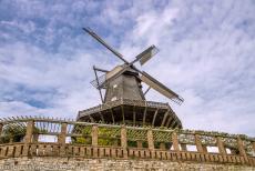 Slot Sanssouci in Potsdam - Paleizen en parken van Potsdam en&nbsp;Berlijn: De historische molen van&nbsp;Slot Sanssouci maakt deel uit van het parklandschap in Potsdam. De...