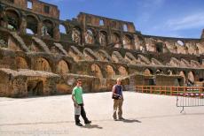 Historisch centrum van Rome - Historisch centrum van Rome: Het Colosseum werd door Flavische keizers gebouwd in 72 n.Chr. Het werd gebouwd van cement, tuf- en...