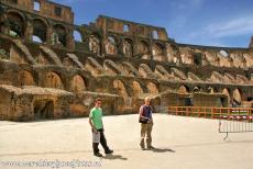 Historisch centrum van Rome - Historisch centrum van Rome: Het Colosseum werd door Flavische keizers gebouwd in 72 n.Chr. Het werd gebouwd van cement, tuf- en...