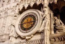 Kathedraal van Chartres - Kathedraal van Chartres:&nbsp;De 16de eeuwse astrologische klok op het koorhek gaf niet alleen de tijd aan, maar ook de dagen, de maanden, de tijd...