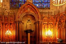 Kathedraal van Chartres - Kathedraal van Chartres: De Notre Dame de Pilar staat ook bekend als de Zwarte Madonna van Chartres. Na de grote brand van 1194 begon de herbouw...