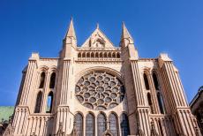 Kathedraal van Chartres - Kathedraal van Chartres:&nbsp;Het roosvenster in de zuidtfa&ccedil;ade&nbsp;verbeeldt de Apocalyps, Maria met het kind Jezus, de profeten en de...