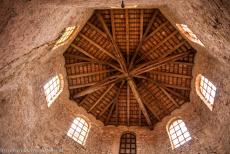 Euphrasiusbasiliek in Poreč - Episcopaal complex van de Euphrasiusbasiliek in het historisch centrum van Poreč: Het houten plafond van het...