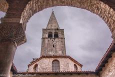 Euphrasiusbasiliek in Poreč - De klokkentoren van de Euphrasiusbasiliek in Poreč dateert uit de 16de eeuw. Een oratorium uit de 4de eeuw werd tijdens de...
