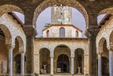 Euphrasiusbasiliek in Poreč - Het bisschoppelijk complex van de Euphrasiubasiliek in het historisch centrum in Poreč: De 5de eeuwse achthoekige doopkapel...