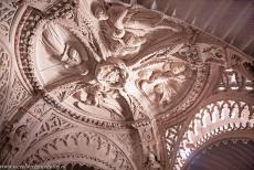 St. Jacobuskathedraal in Šibenik - De St. Jacobuskathedraal in Šibenik: De doopkapel van de kathedraal is verfaaid met reliëfs, het plafond is...