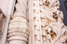 St. Jacobuskathedraal in Šibenik - Een detail van het gebeeldhouwde hoofdportaal van de St. Jacobuskathedraal in Šibenik. De kathedraal is een unieke mix van de gotische- en...