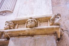 St. Jacobuskathedraal in Šibenik - Een detail van de fries van St. Jacobuskathedraal in Šibenik, de fries met de 72 gebeeldhouwde koppen is een van de meest...