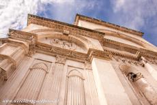 St. Jacobuskathedraal in Šibenik - De St. Jacobuskathedraal in Šibenik: De fries met 72 gebeeldhouwde koppen aan de achterzijde. De kathedraal werd...