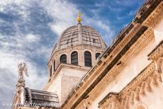 St. Jacobuskathedraal in Šibenik - St. Jacobuskathedraal in Šibenik: Op de koepel staat een standbeeld van St. Michaël. De koepel van de kathedraal staat op...