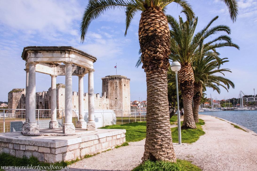 Historische stad Trogir - Historische stad Trogir: De Marmont Glorijet staat aan zee naast het 15de eeuwse Kamerlengo kasteel. Van 1806 tot 1814 had... Historische stad Trogir - Historische stad Trogir: De Marmont Glorijet staat aan zee naast het 15de eeuwse Kamerlengo kasteel. Van 1806 tot 1814 had...