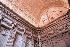 Historische stad Trogir - Historische van stad Trogir: De kapel van de Heilige Orsini in de St. Laurentiuskathedraal. De rijk gedecoreerde kapel werd in de periode...