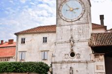 Historische stad Trogir - Historische stad Trogir: Rond het centrale plein van Trogir staan de Loggia met de klokkentoren, het stadhuis en de...