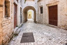 Historische stad Trogir - Historische stad Trogir: De smalle middeleeuwse straatjes van de stad Trogir. Trogir werd in de 3de eeuw v.Chr. gesticht door Griekse...