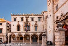 Oude stad van Dubrovnik - Oude vestingstad van Dubrovnik: Het Sponzapaleis werd gebouwd van 1516 tot 1522, later deed het dienst als o.a. een douanegebouw en...