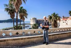 Oude stad van Dubrovnik - Oude vestingstad van Dubrovnik: Het St. Jansfort gezien vanaf de brug van de Ploce Poort, het fort werd in de 14de eeuw gebouwd om de haven van...