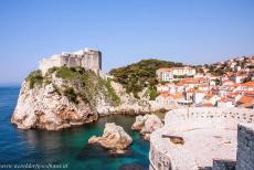 Oude stad van Dubrovnik - Oude vestingstad van Dubrovnik: Fort St. Lawrence of Fort Lovrijenac (links) werd gebouwd in de 11de eeuw. Fort Bokar (rechts) werd in 1461-1463...