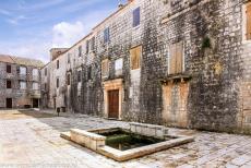 Stari Grad Plain - Stari Grad Plain: The seaward façade of Kastel Tvrdalj, a fortified mansion in the historic town of Stari Grad. It was built by Petar...