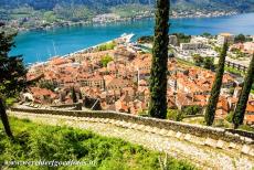 Kotor en de Baai van Kotor - Natuurlijke en cultuurhistorische omgeving van Kotor: De trap over de vestingmuren voert naar de vesting van San Giovanni, om het te...