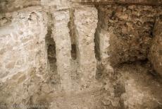 Oude Brug en historische stad van Mostar - Oude Brug en de historische stad van Mostar: De originele 16de eeuwse fundamenten van de Oude Brug van Mostar, de Stari Most. Tijdens een...