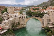 Oude Brug en historische stad van Mostar - Oude Brug en de historische stad van Mostar: In de 16de eeuw werd een houten brug over de Neretva vervangen door een stenen boogbrug, de...