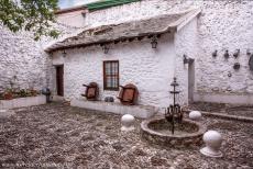 Oude Brug en historische stad van Mostar - Oude Brug en de historische stad van Mostar: De binnenplaats van de Biščevića Kuća, een van de historische Turkse huizen in...