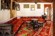 Oude Brug en historische stad van Mostar - Oude Brug en de historische stad van Mostar: De woonkamer in de Biščevića Kuća, een van de historische Turkse huizen in de oude...