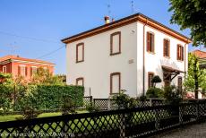 Crespi d'Adda - Crespi d'Adda:&nbsp;De woningen van de werknemers van de fabriek. Crespi d'Adda is een voorbeeld van een ideaal 19de eeuws arbeidersdorp,...