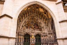 Oude stad van Bern - Oude stad van Bern: Het 15de eeuwse hoofdportaal van de Berner Münster met het tafereel uit de Bijbel 'Het Laatste...