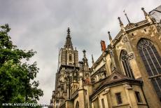 Oude stad van Bern - Oude stad van Bern: In 1421 begon de bouw van de kathedraal van Bern, ze was pas compleet in 1893 toen de toren gereed was,...