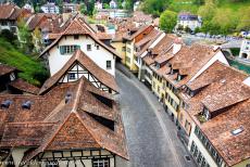 Oude stad van Bern - Oude stad van Bern: De historische huizen in he oude Mattequartier, het lager gelegen deel van de oude binnenstad van Bern, gezien vanaf het...