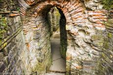 Romeinse Monumenten in Trier - Romeinse Monumenten, de Dom en Onze-Lieve-Vrouwekerk in Trier: De&nbsp;tunnels onder de Romeinse Kaiserthermen. Dit badhuis&nbsp;was&nbsp;bedoeld...